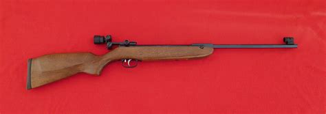 Elegant and handy thumbhole stock with cheekpiece, stippled pistol grip, oiled walnut, with lateral. . Second hand hw30